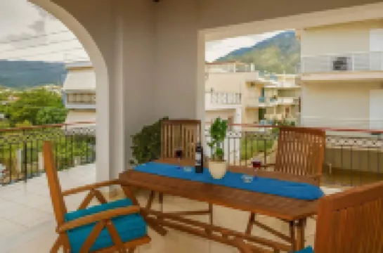 Thano's Stylish Flat Just 150m to the Beach