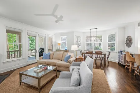 Escape to Reynolds Retreat A 4-BR / 3.5-Bath Home In Marina Cove & Near The Ritz