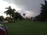 Casa de campo con piscina y jardín para eventos