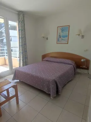 Lovely one-bedroom apartment within walking distance of the famous beaches of Roquebrune Cap Martin