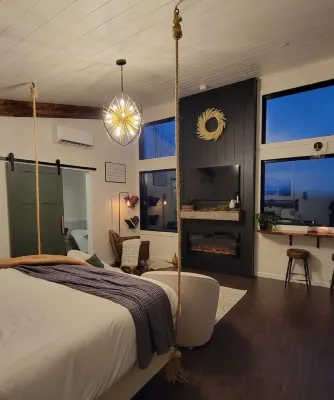 The Overlook; A Romantic Treehouse for Two