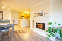 Waterfront / King Bed / Heated Pool / Tennis Court