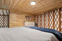 Cozy and POSH-est Yurt in gorgeous Boise National Forest