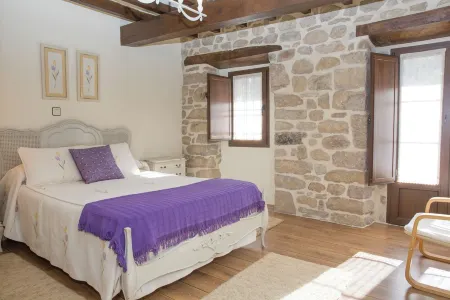 RURAL HOUSE LA BÁRCENA SAJA Отели в г. Лос-Тохос