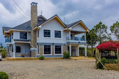 Nanyuki Likizo Castle /5 bedroom/All ensuit / MtKenya/Olpejeta/Camping/Hiking Các khách sạn ở 
