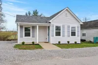 Elkhorn Cottage - Peaceful Creekside Stay