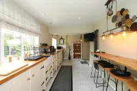 Modern 3-Bed Home near Alton tower Hotels in Blythe Bridge