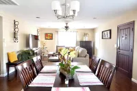 Charming Craftsman Retreat: 3BR Home w/ Pool & Jacuzzi – Your Perfect Getaway! فنادق في Bonita