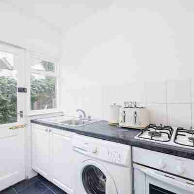 Stylish 2Br Flat | Westcliff Seafront Stay Others