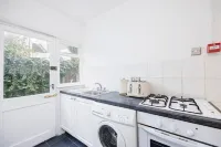 Charming & Well-Lit 2Br City Centre Near High St by Luxiety Stays