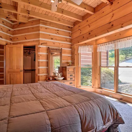 Custom Cabin w/ 12 Acres on Dale Hollow Lake!