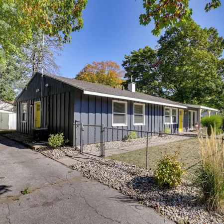 Lovely South Bend Home ~ 3 Mi to Dtwn & Notre Dame