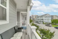 Walk to Ocean: Group Getaway in Virginia Beach! - Condos