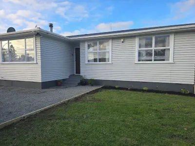 Charming 3-bedroom house in Papakura 20min from Airport 파파쿠라 호텔