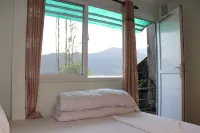 Romantic Lake View Hotel With Balcony, Bath Tub and own Restaurant