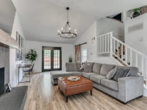 Edmond Bungalow: Cute 2 BR + Bonus Game Room with Futon