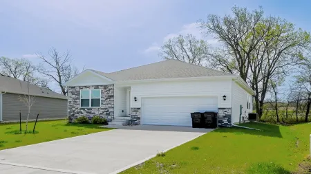 Charming 3-bedroom house with WiFi and AC in lovely Waukee