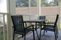 Sweet Baby Magnolia at The Lamar...Charming  Cottage By the Square near Campus!