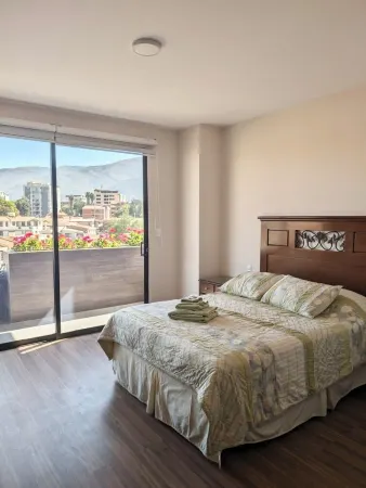 Luxury apartment/3 Beths/3 Queen Beds 2 1/2 Baths