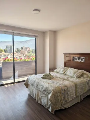 Luxury apartment/3 Beths/3 Queen Beds 2 1/2 Baths