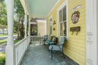 Historic Stylish Cottage 5 Min Walk to Downtown Mobile