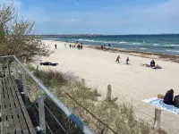 Apartment with 4 beds, south-facing balcony, underground parking space near the beach