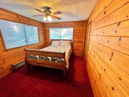 Family and pet friendly cabin near Shaver Lake!