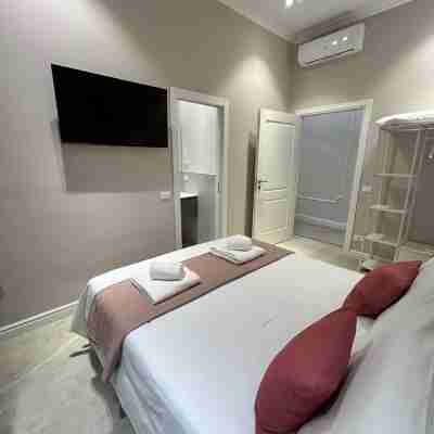 Newly renovated apartment, 10 minutes from the historic center and station. Rooms
