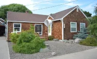 Family-Friendly 3-Bedroom House, Close to Downtown and EOU! Hotels in Union County