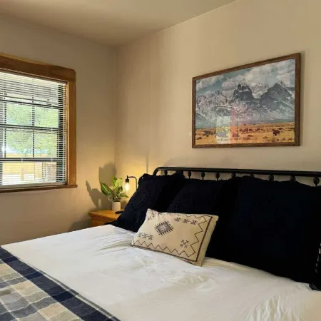 Room 2:  Gold Pan Nest -15 Minutes to Red River/Angel Fire