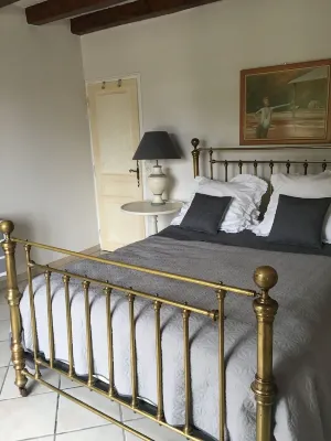 Beautiful House with excellent garden and pool. Three bedrooms,