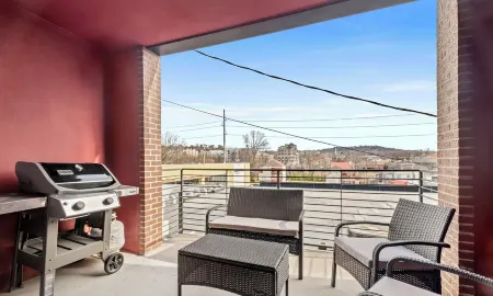 Dickson St. Hideaway Отели рядом с достопримечательностью «Арканзас Эр энд Милитари Музеум»