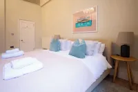 The Ballroom. Recently renovated huge 2 Bed, city centre. Hotel a Lichfield