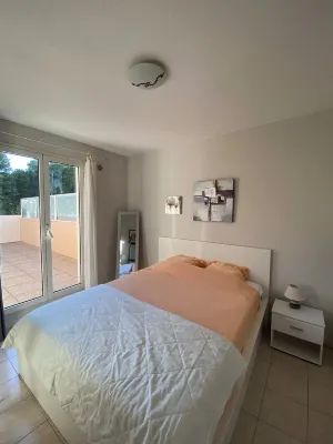 Charming apartment with large terrace close to Valbonne Village 발본느 호텔