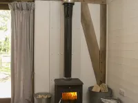 隱於森林空地並配有木柴加熱熱水浴缸的恬靜原木小屋 威爾漢姆酒店
