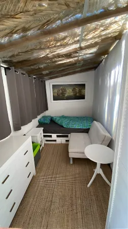 Habitación El Pueblo: cama doble, baño. 2 p. + The Tent: cama doble, baño. 2p.