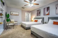 Minutes to Convention center,  family retreat, Pet-Friendly! King bed