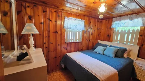 The lake house at peppermint springs farm 2 br sleeps 6-8