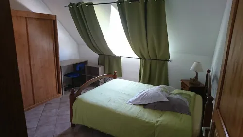 F4 between sea and mountain