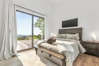 Stunning modern cabin with breathtaking views of Maggie valley