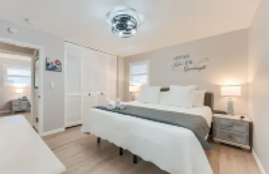 720 ft to beach, 2 BR 2 BA, Pool, Beach Gear, Deck, BBQ, W/D, sleeps 6.