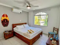 Beach house with private pool and access to the sea. Ideal/families and friends.