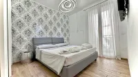 Elegant renovated apartment in the center of town, a few steps from the beach - balcony