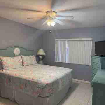1-bedroom oceanfront condo with WiFi, AC in amazing Cocoa Beach Rooms