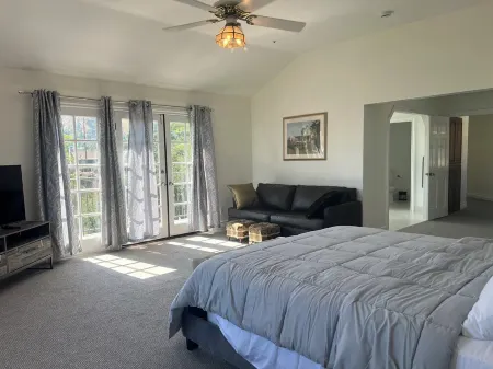 Luxe 4-bedroom Sierra Madre Hilltop Escape