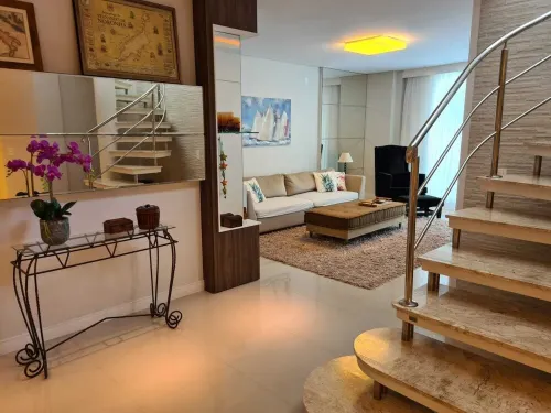 Cobertura com Piscina 50 mts do Mar