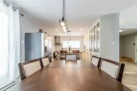 Comfy/New 3 BDR house near DT,Hospital,2 parking 롱게일 호텔