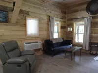 Cozy cabin in tranquil Dunlap with WiFi. Close to Fall Creek Falls state park.