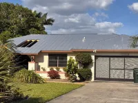CHARMING! 3-bedroom house with Pool, WiFi, AC in marvelous Fort Myers near beach