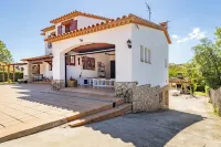 Ca la Goyi: swimming pool, games room, petanque, table soccer, ping-pong... All in one. Hotels in Caldes de Malavella